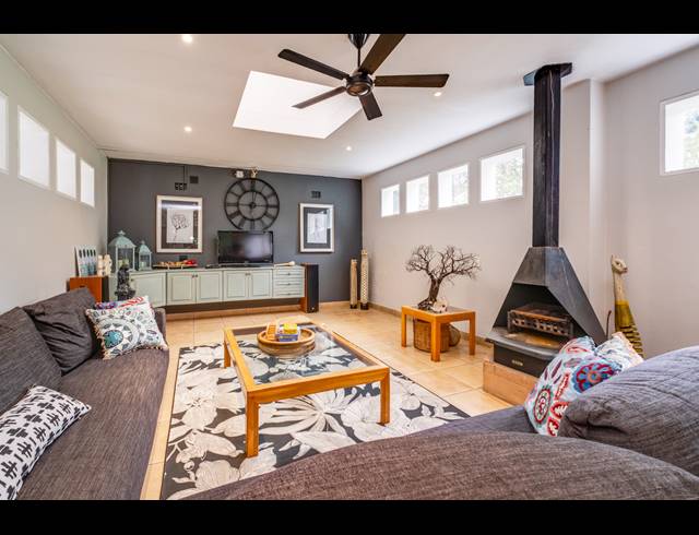 6 BEDROOM HOUSE FOR SALE IN BRYANSTON